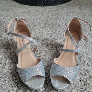 Soda Silver Glitter Girls Formal Shoes Size 5M * Excellent Condition!!